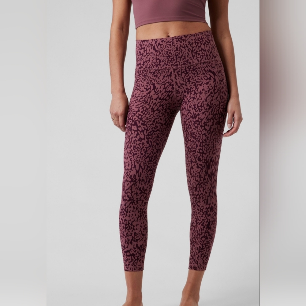 Athleta salutation stash pocket printed